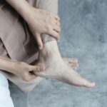 Opadająca stopa przy rwie kulszowej – dlaczego nie wolno lekceważyć tego objawu?