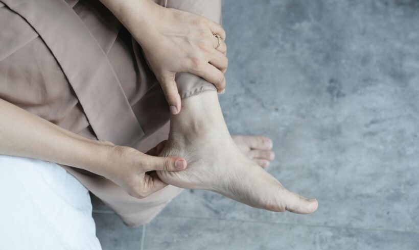 Opadająca stopa przy rwie kulszowej – dlaczego nie wolno lekceważyć tego objawu? Opadająca stopa przy rwie kulszowej – dlaczego nie wolno lekceważyć tego objawu?