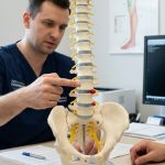Dyskopatia L5-S1 i L4-L5 – dlaczego to właśnie te poziomy powodują rwę kulszową